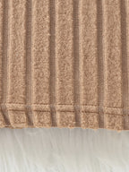 Vestido para meninas e bolsa de cor sólida. A blusa de gola redonda e manga longa é feita de tecido canelado aveludado, com mangas estampadas em padrão de botões de rosa em material fofo como rosas peludas—ideal para uso casual ao ar livre na primavera ou outono