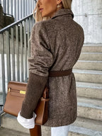 Casaco Vintage Elegante de Mulher para Deslocamentos ao Trabalho, com Design de Abotoadura Simples, Patchwork Moderno e Mangas Compridas para o Inverno.