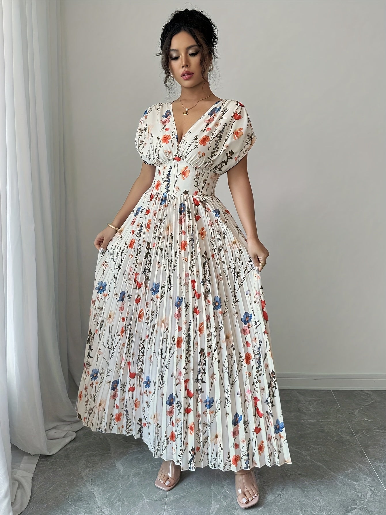 Vestido elegante com estampa floral e decote em V para mulheres com costas cruzadas, cintura com plissados, silhueta em A, manga curta, tecido de poliéster leve, perfeito para o verão, vestidos fofos