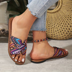 Sandálias de Verão Casuais para Mulheres - Elegantes Chinelos Planos de Dedo Aberto com Padrão Geométrico Vibrante, Cano Marrom e Sola de Borracha Preta, Perfeitas para a Praia ou Vestuário Casual, Calçado de Praia | Sandálias com Padrão Geométrico | Sandálias com Cano de Lona