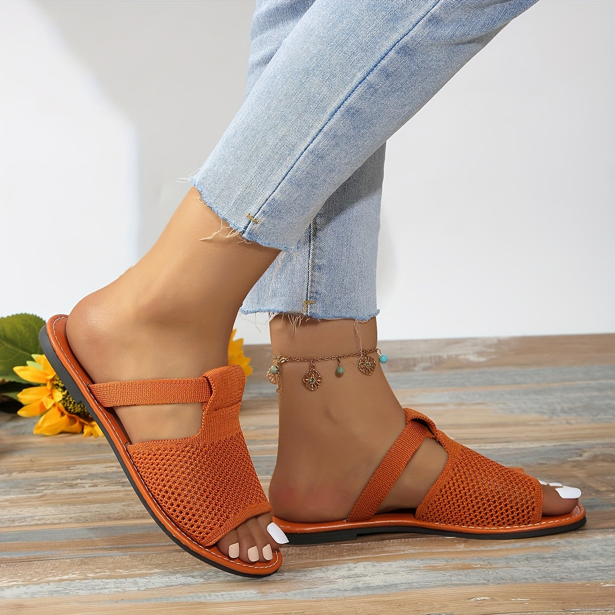 Sandálias planas de malha de cor sólida para mulheres no verão, confortáveis e leves, ideais para a praia, versáteis e casuais para uso ao ar livre.