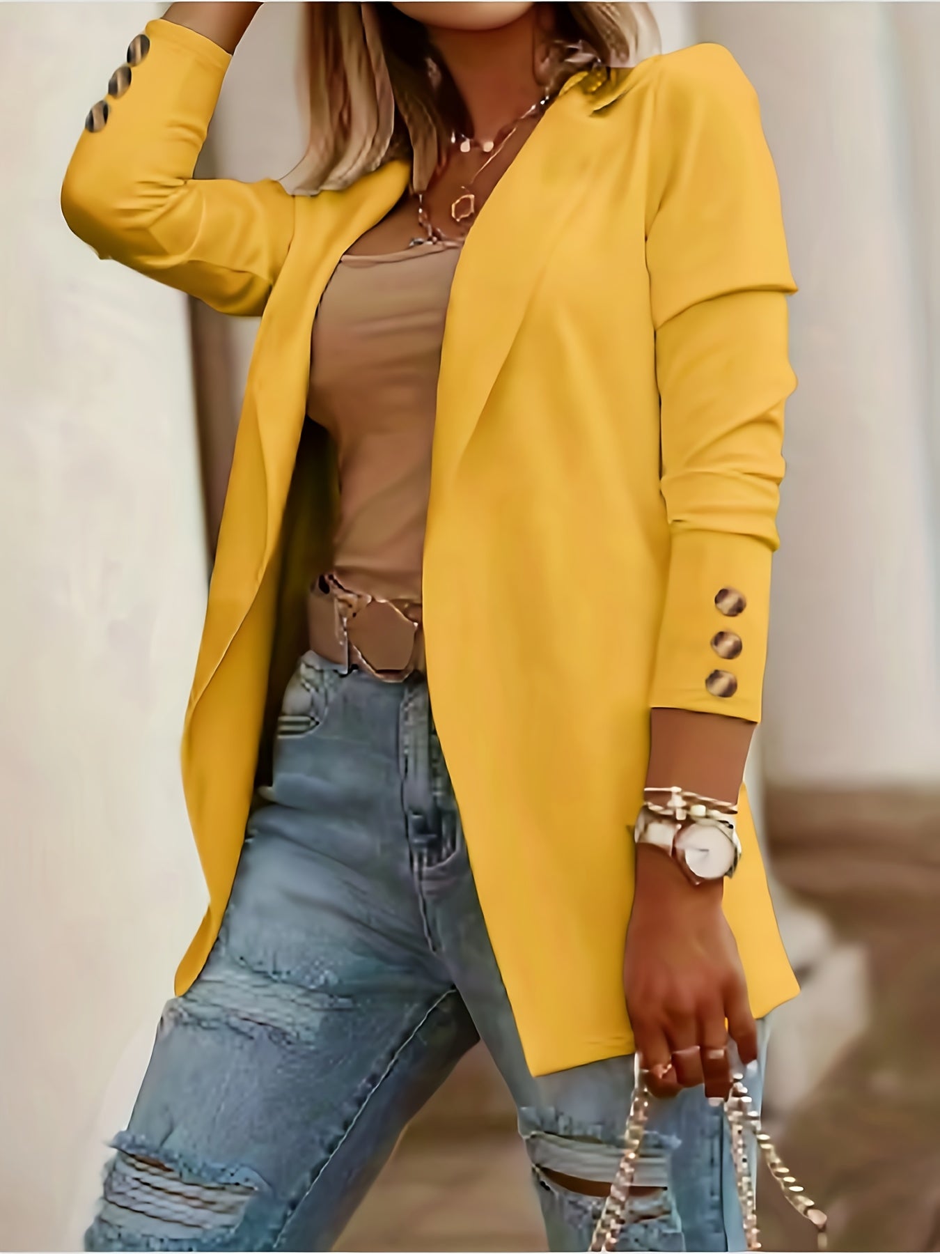 Um casaco de fato de cor sólida elegante e com estilo.