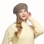 Gorro Feminino - Touca de Inverno Macia e Ajustável com Fecho de Botão, Leve e Confortável para Esportes e Looks Casuais, Lavagem Manual, Essencial para Calor ao Ar Livre, Acessório Versátil