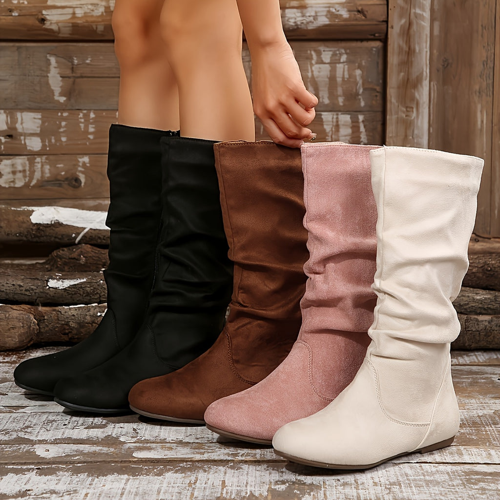 Botas femininas de cano médio com design plissado na parte lateral e zíper, ideais para combinar com saias ou calças no outono/inverno