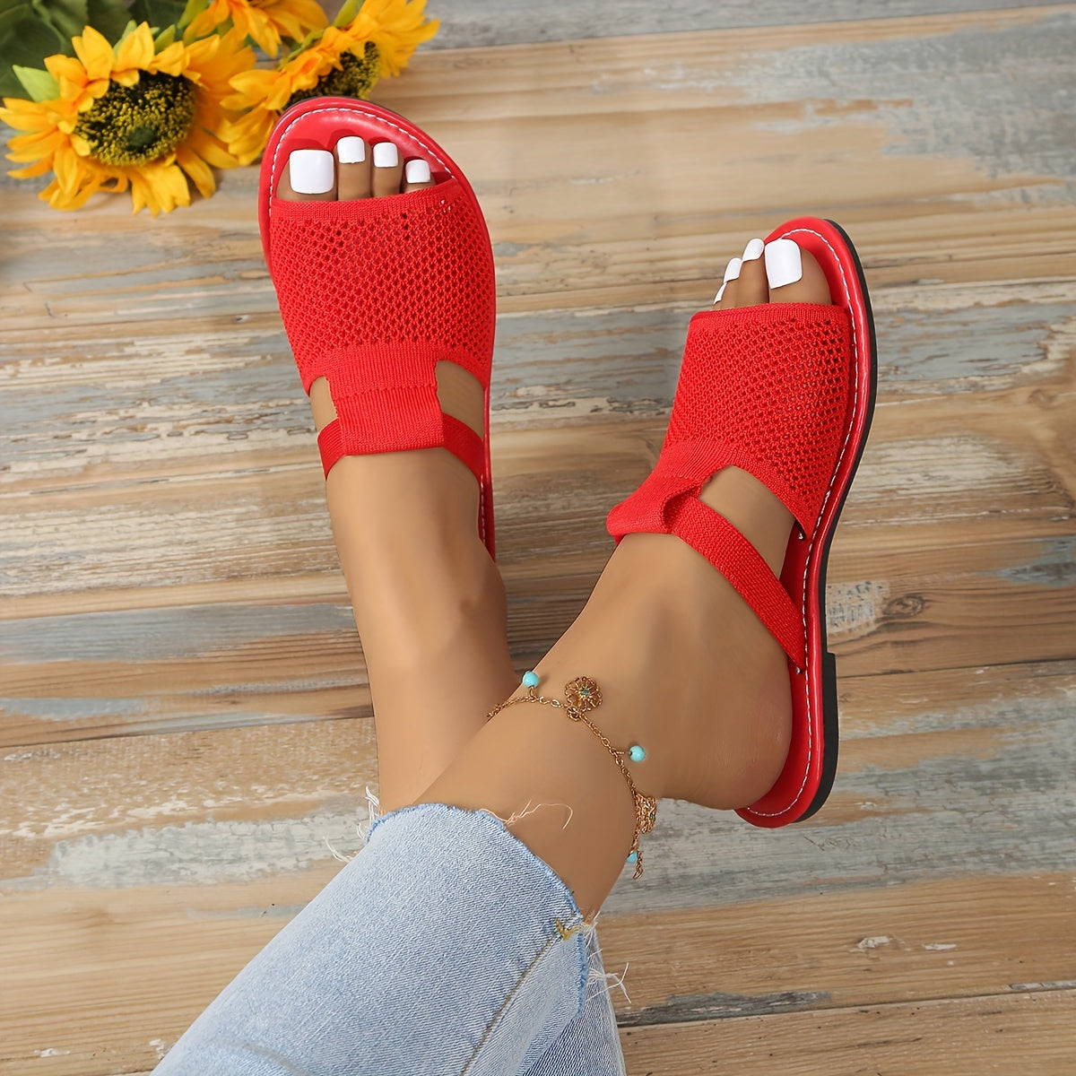 Sandálias planas de malha de cor sólida para mulheres no verão, confortáveis e leves, ideais para a praia, versáteis e casuais para uso ao ar livre.