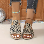 Sandálias planas de malha de cor sólida para mulheres no verão, confortáveis e leves, ideais para a praia, versáteis e casuais para uso ao ar livre.