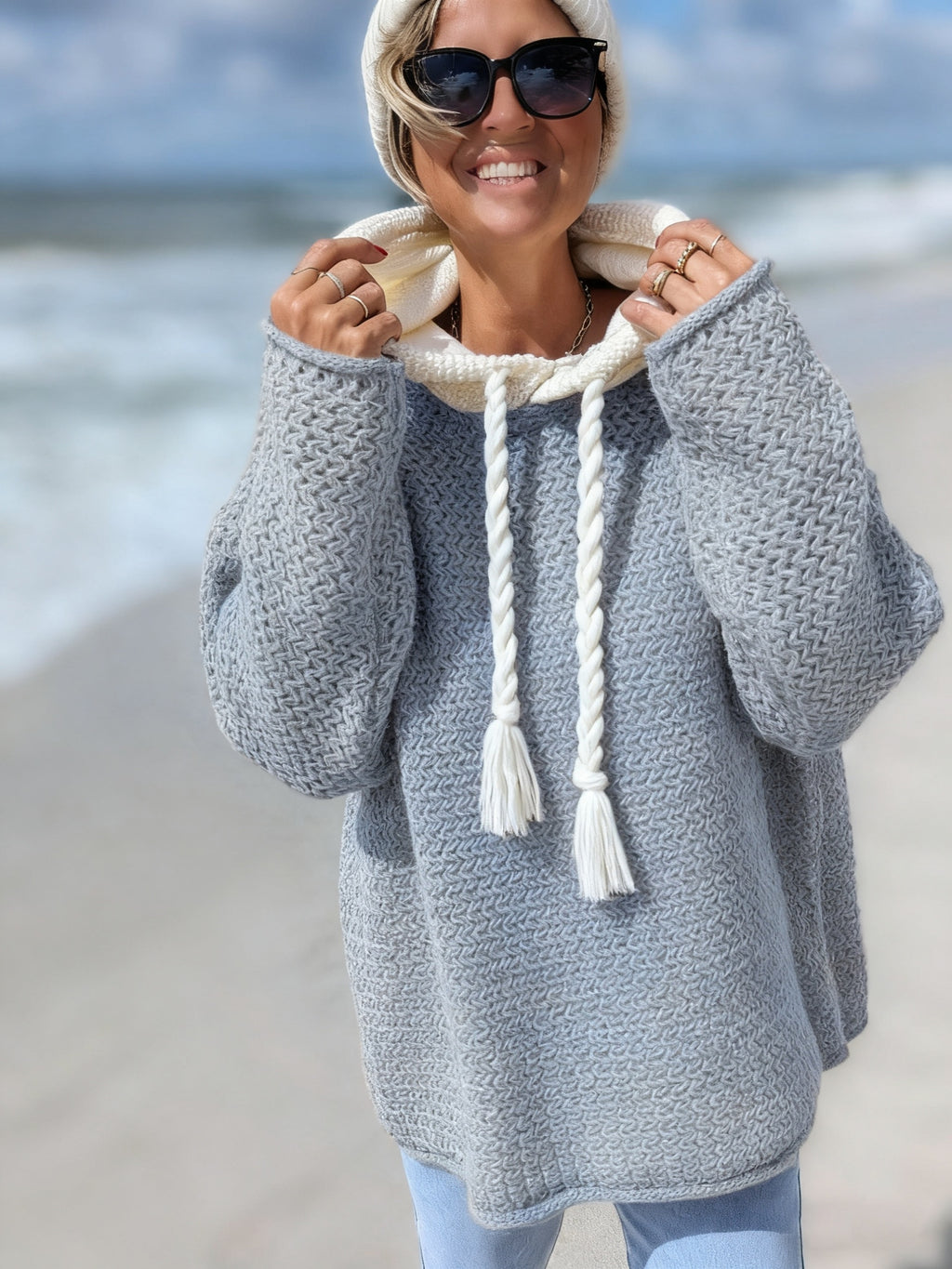 Blusa Feminina Elegante com Capuz - Suéter Semi-Transparente Macio e Detalhes de Franjas, Manga Longa Lavável na Máquina para Outono/Inverno, Casual ou Formal, Tecido Durável, Corte Relaxado