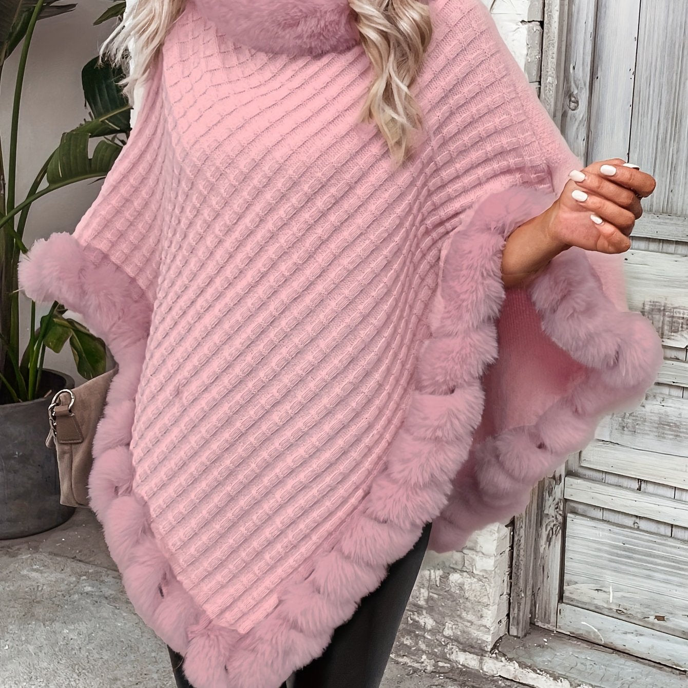 Elegant Women's Cape Coat with Faux Fur Collar