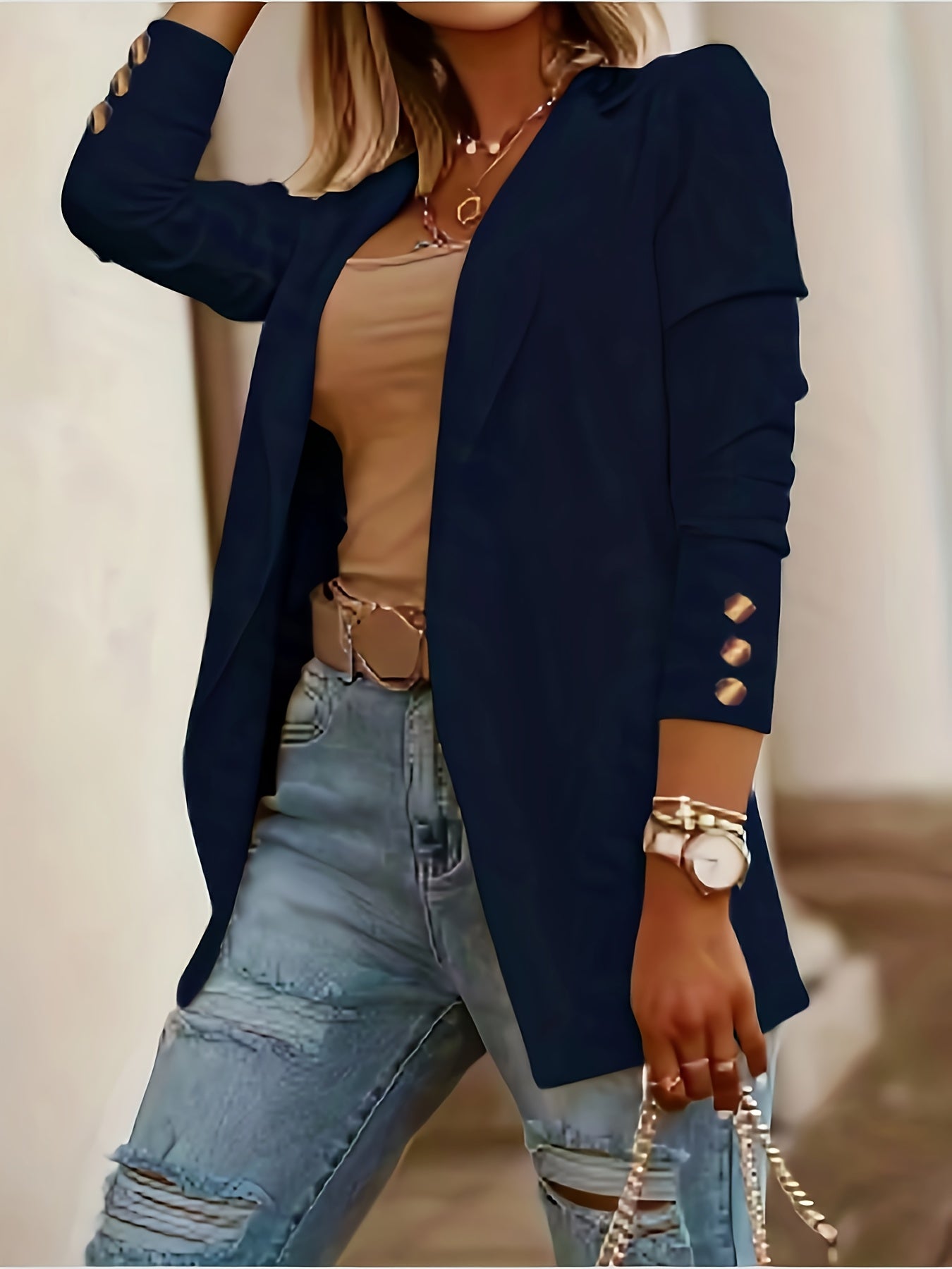 Um casaco de fato de cor sólida elegante e com estilo.