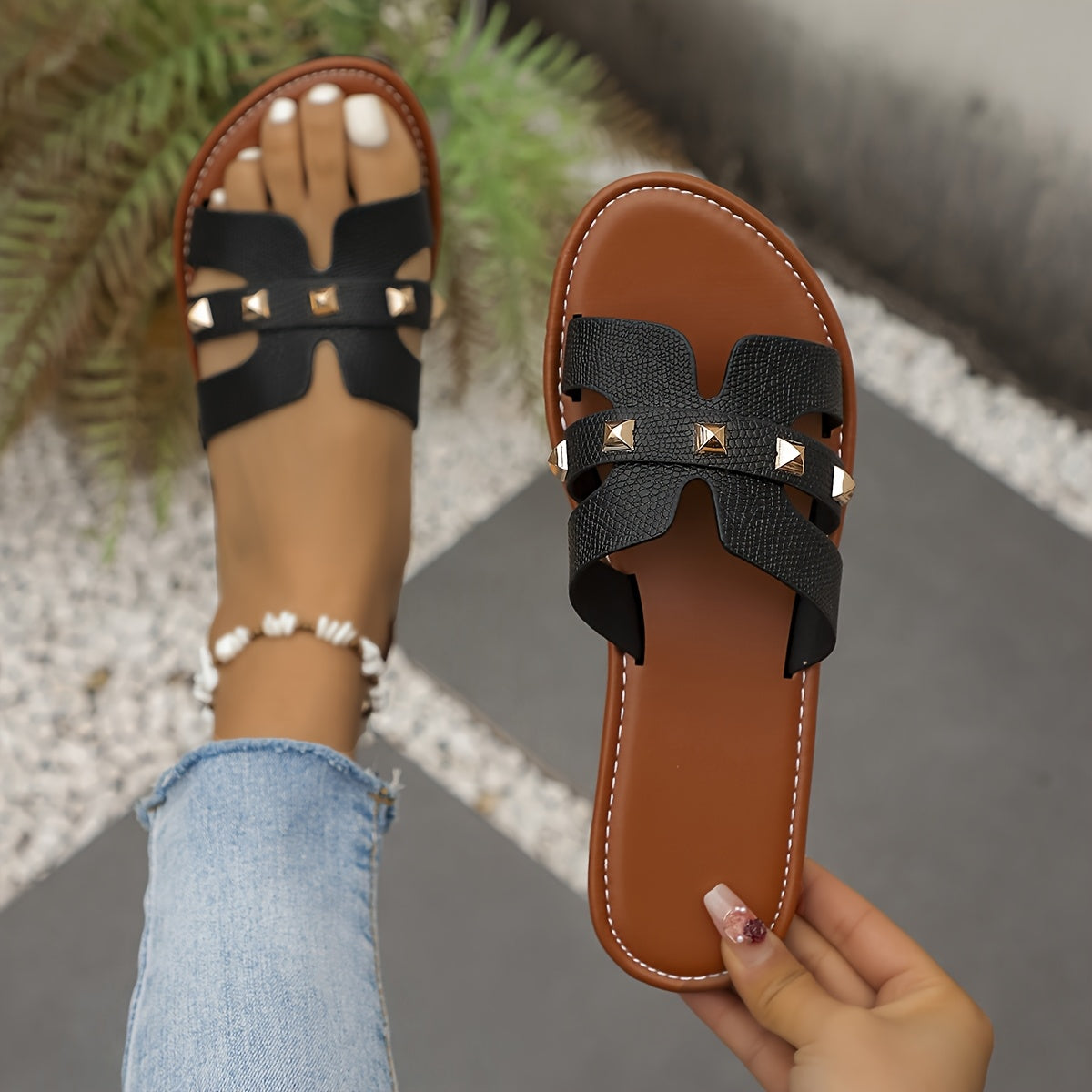 Sandálias Chinelas Femininas Chiques - Abertas Casualmente, Falso Cobertura com Tiras de Fivela Douradas, Sola de Borracha Confortável - Calçado Versátil para Todas as Estações