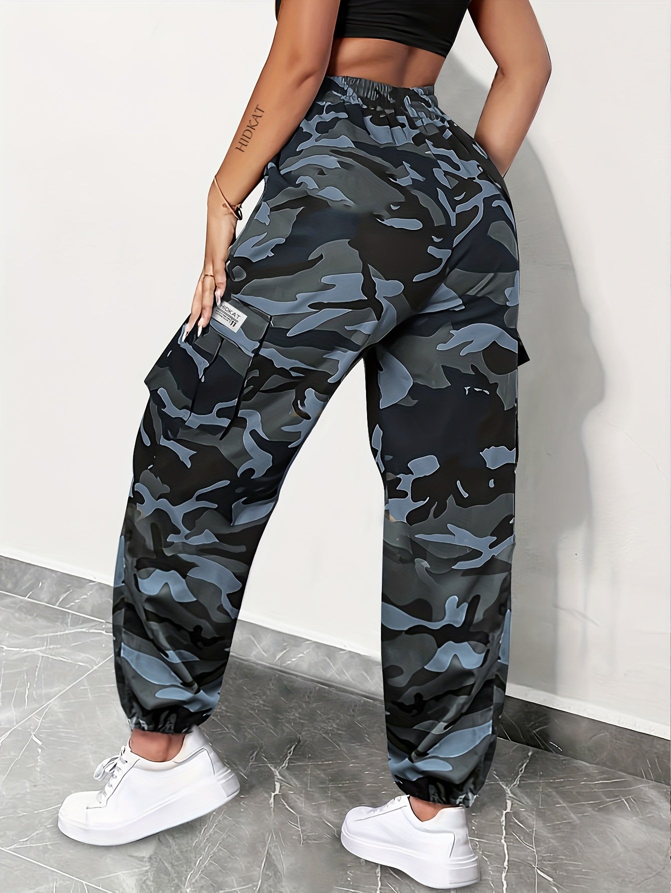 Calças Cargo Camufladas Femininas - Calças de Corte Larga com Cordão na Cintura, Tecido Sem Elasticidade para Uso Diário e Exterior - Calças Casuais para Mulher para Todas as Estações, Roupa de Exterior, Calças de Corte Relaxado, Construção Durável, Estilo Jogger, Uso Confortável