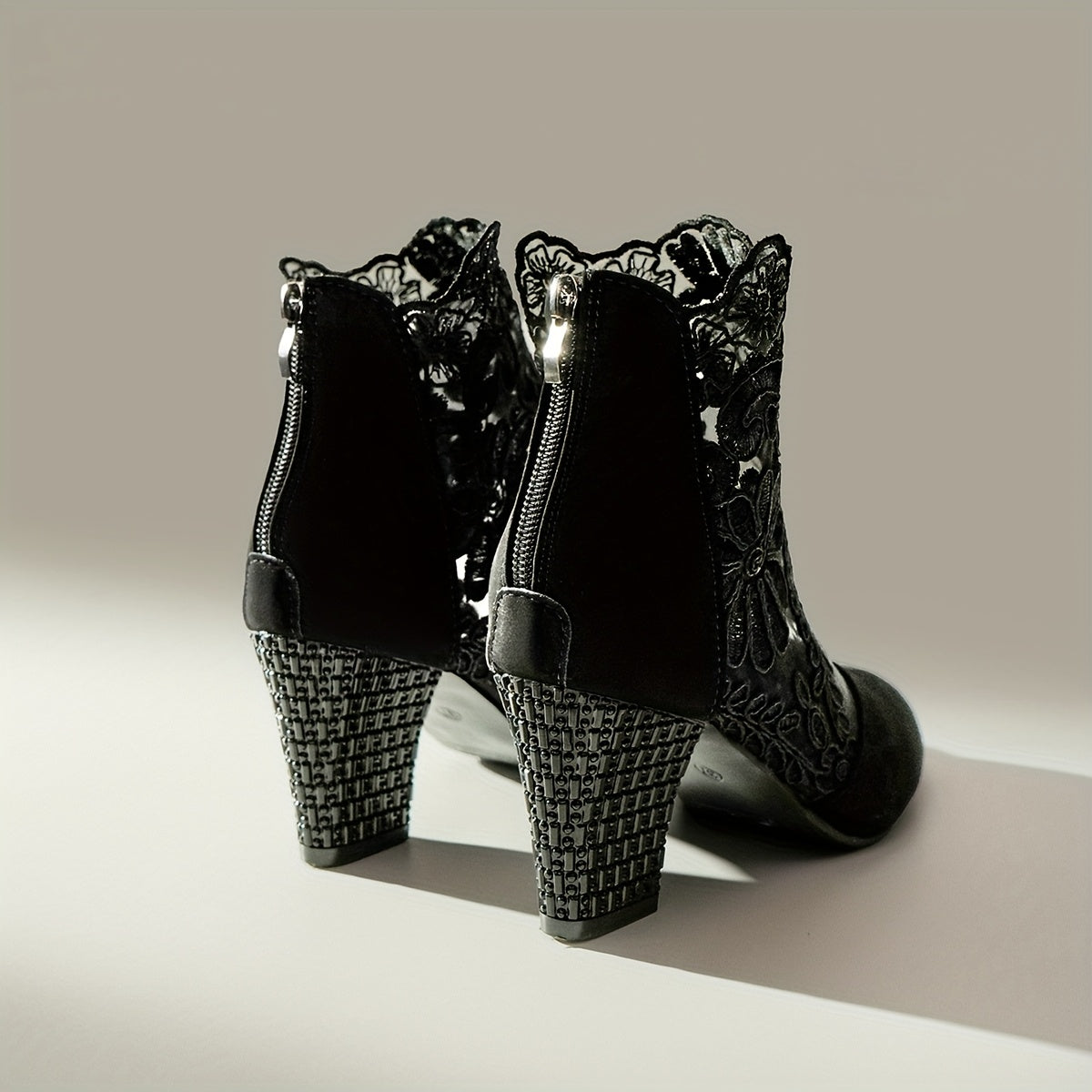 Botas Femininas de Tornozelo: Preto com renda bordada - salto bloco em malha, estilo Gótico e Bohemian. Presente ideal para mulheres, perfeitas para vestidos elegantes, festas, casamentos e viagens