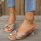 Sandálias femininas de salto alto com design plissado, sapatos modernos de bico quadrado, saltos estilosos