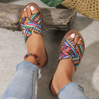 Sandálias de Verão Casuais para Mulheres - Elegantes Chinelos Planos de Dedo Aberto com Padrão Geométrico Vibrante, Cano Marrom e Sola de Borracha Preta, Perfeitas para a Praia ou Vestuário Casual, Calçado de Praia | Sandálias com Padrão Geométrico | Sandálias com Cano de Lona