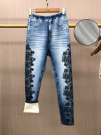 【imitação denim】Estas são leggings com forro polar, estilo denim falso, para o outono e inverno, concebidas para um visual moderno e casual. São modernas para mulheres, adequadas para deslocações diárias e looks versáteis. As leggings apresentam um design estampado.