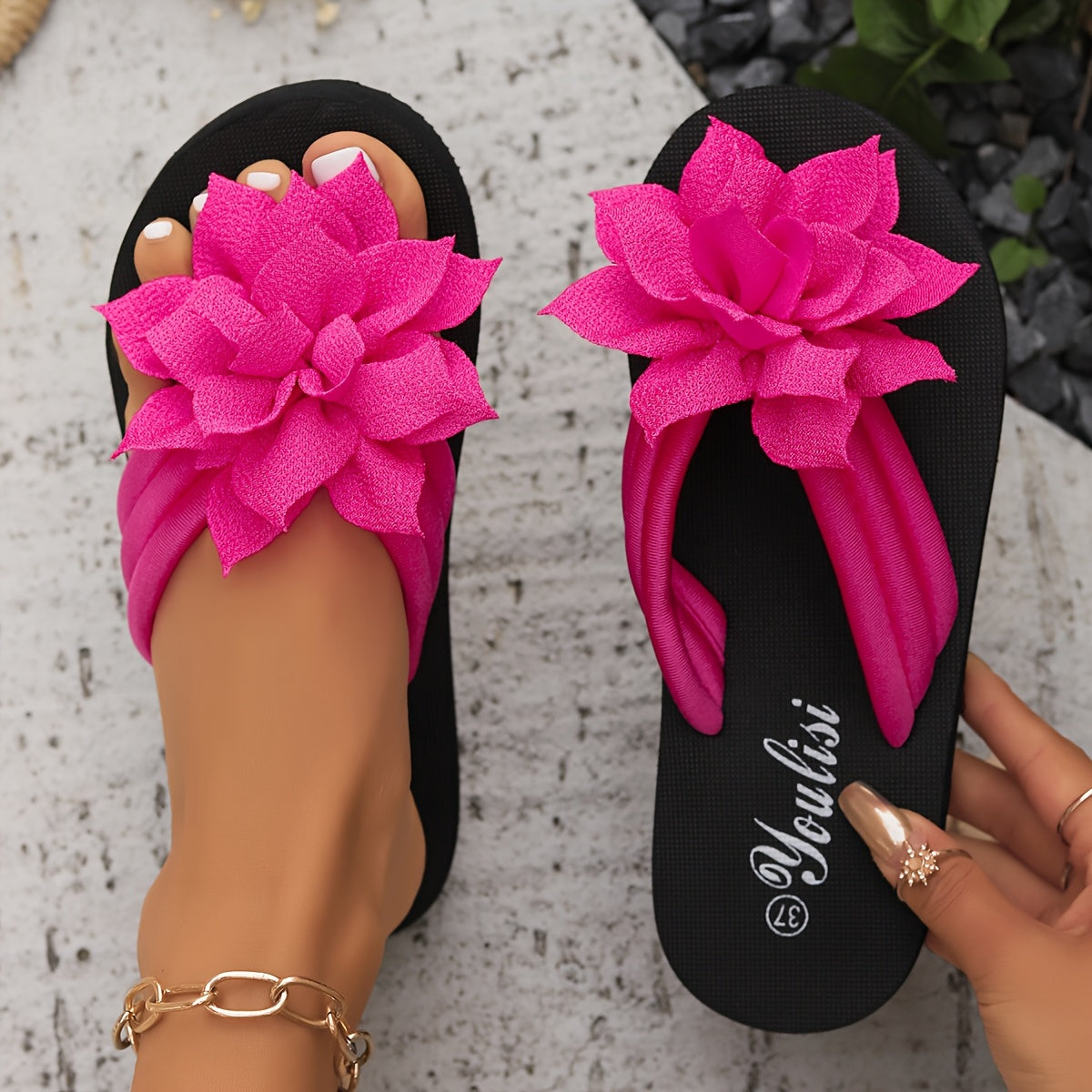 Chinelas Florais para Mulheres, com Decoração Floral, em Cores Sólidas, para Todas as Estações, de Calçar, Estilo de Férias, Com Parte Superior em Tecido, Sola e Palmilha em EVA, Salto Médio, com Origem em Taizhou para a América do Norte e Europa.