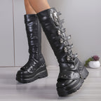 Botas Brancas de Cano Alto para Mulheres com Solas Grossas - Forro de Fleece Quente, Zíper Lateral, Salto Confortável de Cunha, Estilo Punk com Fivela e Detalhe de Corrente, Bico Redondo, Cobertura Falsa para o Inverno