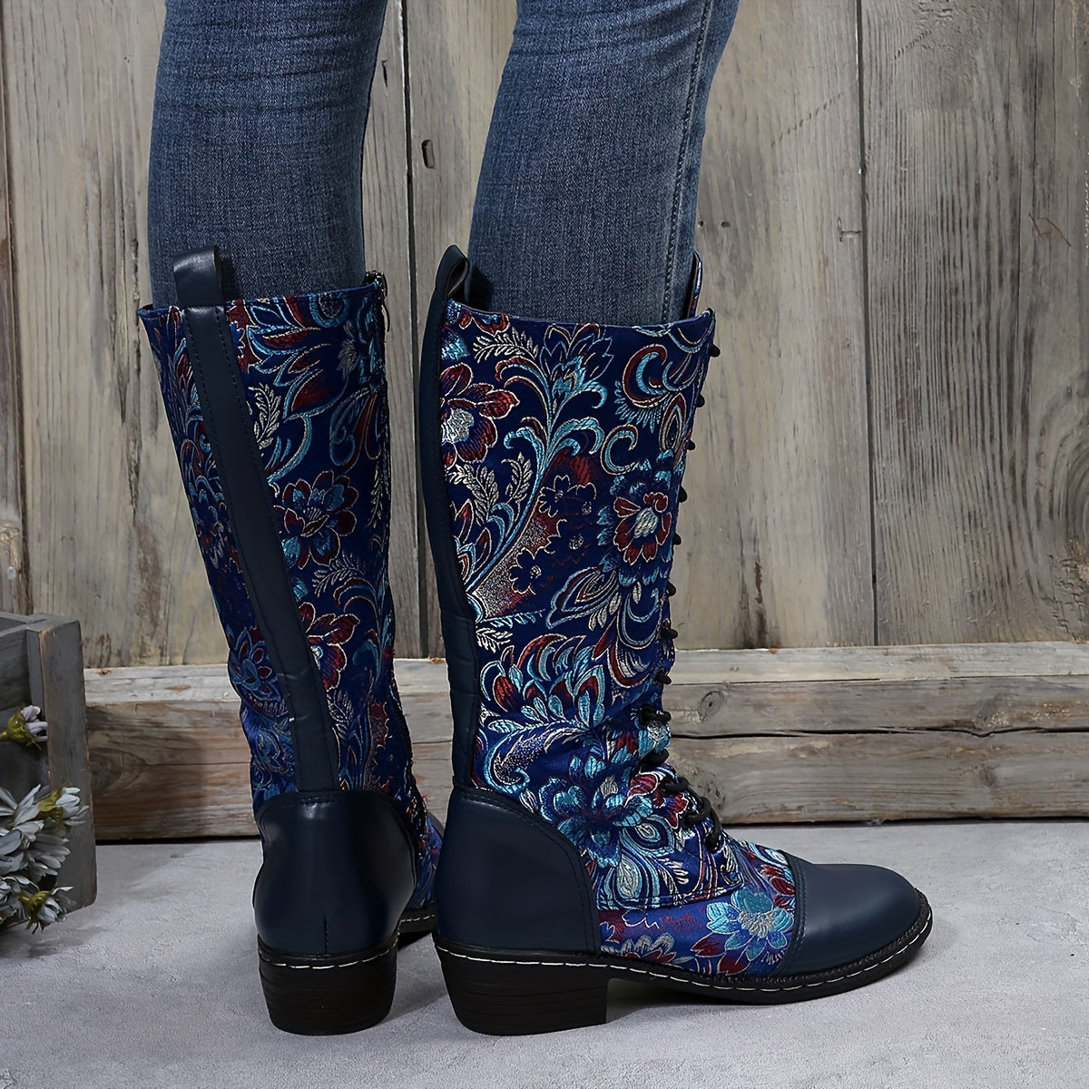 Botas Femininas Chinesas com Bico Redondo e Salto Baixo - Fechamento com Zíper - Botas de Tecido Adequadas para Looks Casuais, Elegantes e Informais - Estampa de Flor Chinesa