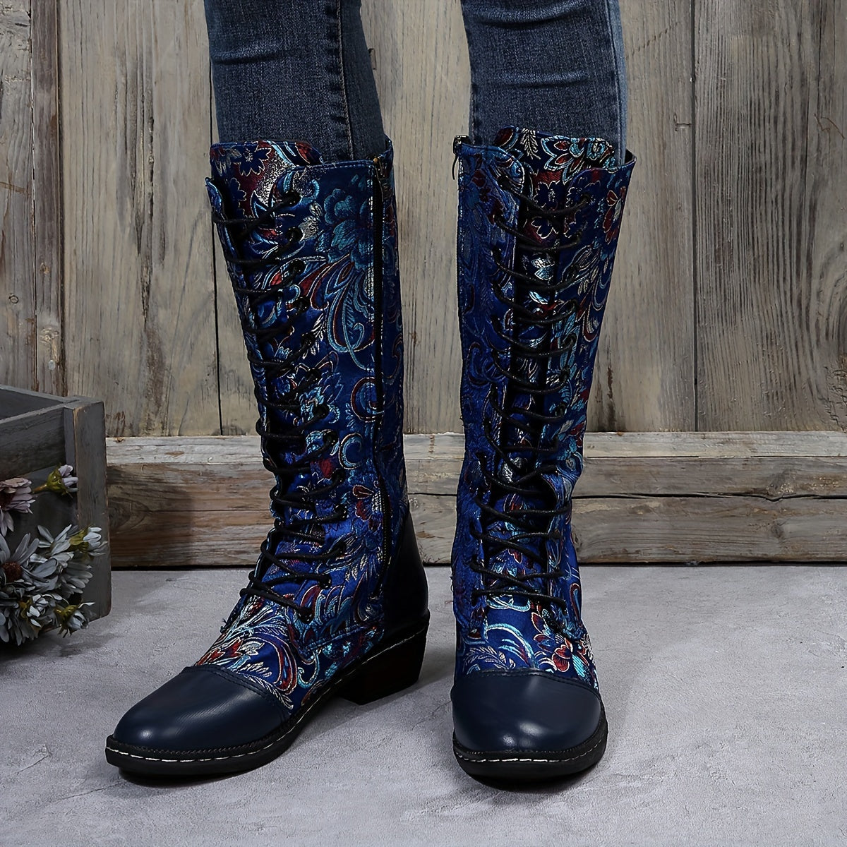 Botas Femininas Chinesas com Bico Redondo e Salto Baixo - Fechamento com Zíper - Botas de Tecido Adequadas para Looks Casuais, Elegantes e Informais - Estampa de Flor Chinesa