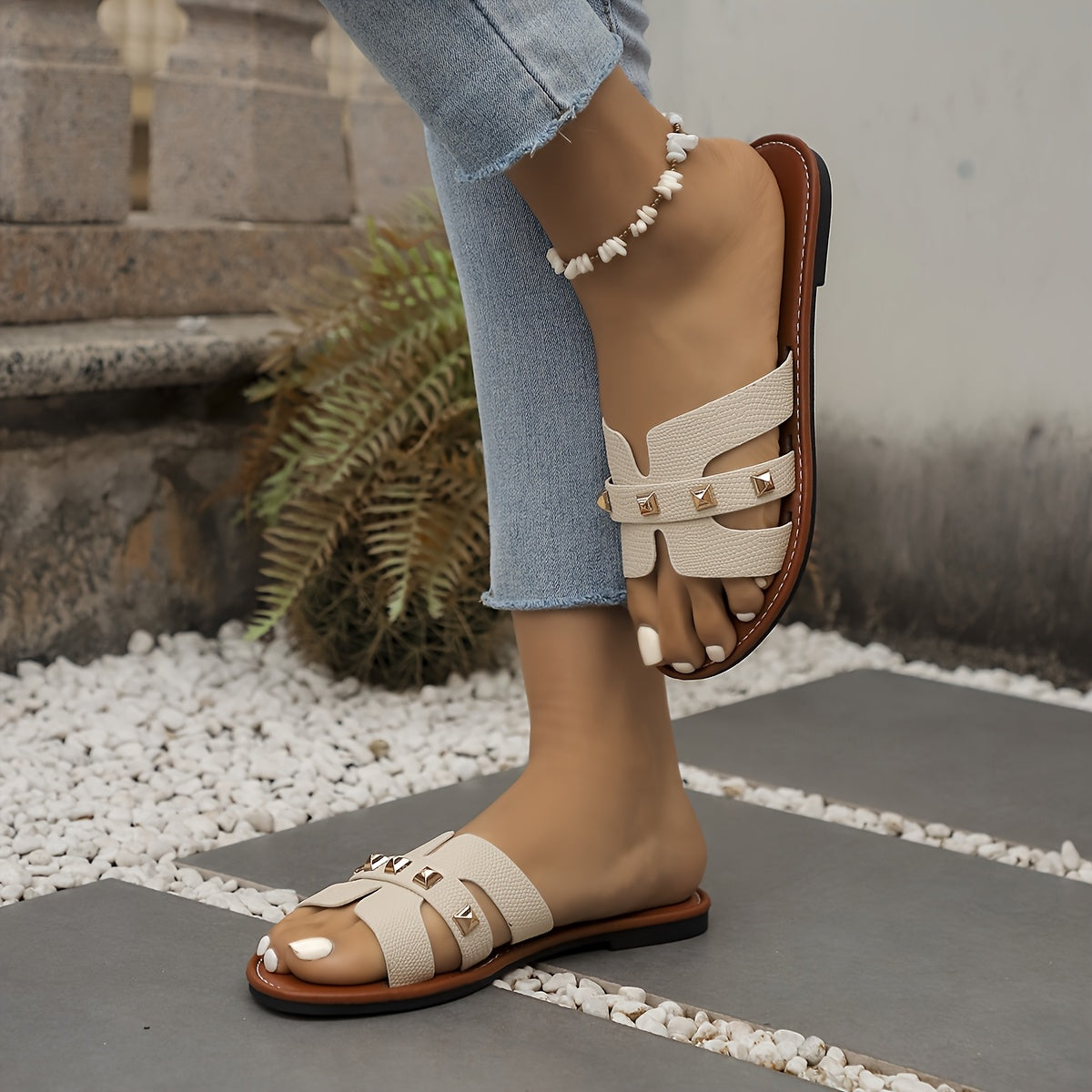 Sandálias Chinelas Femininas Chiques - Abertas Casualmente, Falso Cobertura com Tiras de Fivela Douradas, Sola de Borracha Confortável - Calçado Versátil para Todas as Estações
