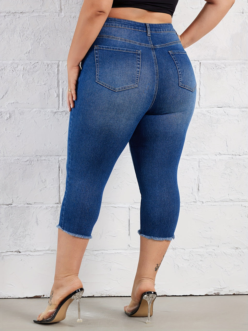 Calças Capri Elásticas para Mulheres - Estilo Urbano, Cor Sólida, Comprimento Médio com Bordas Desfiadas, Cintura Perforada e Zíper Interno, Ajuste Regular, Adequado para Todas as Estações