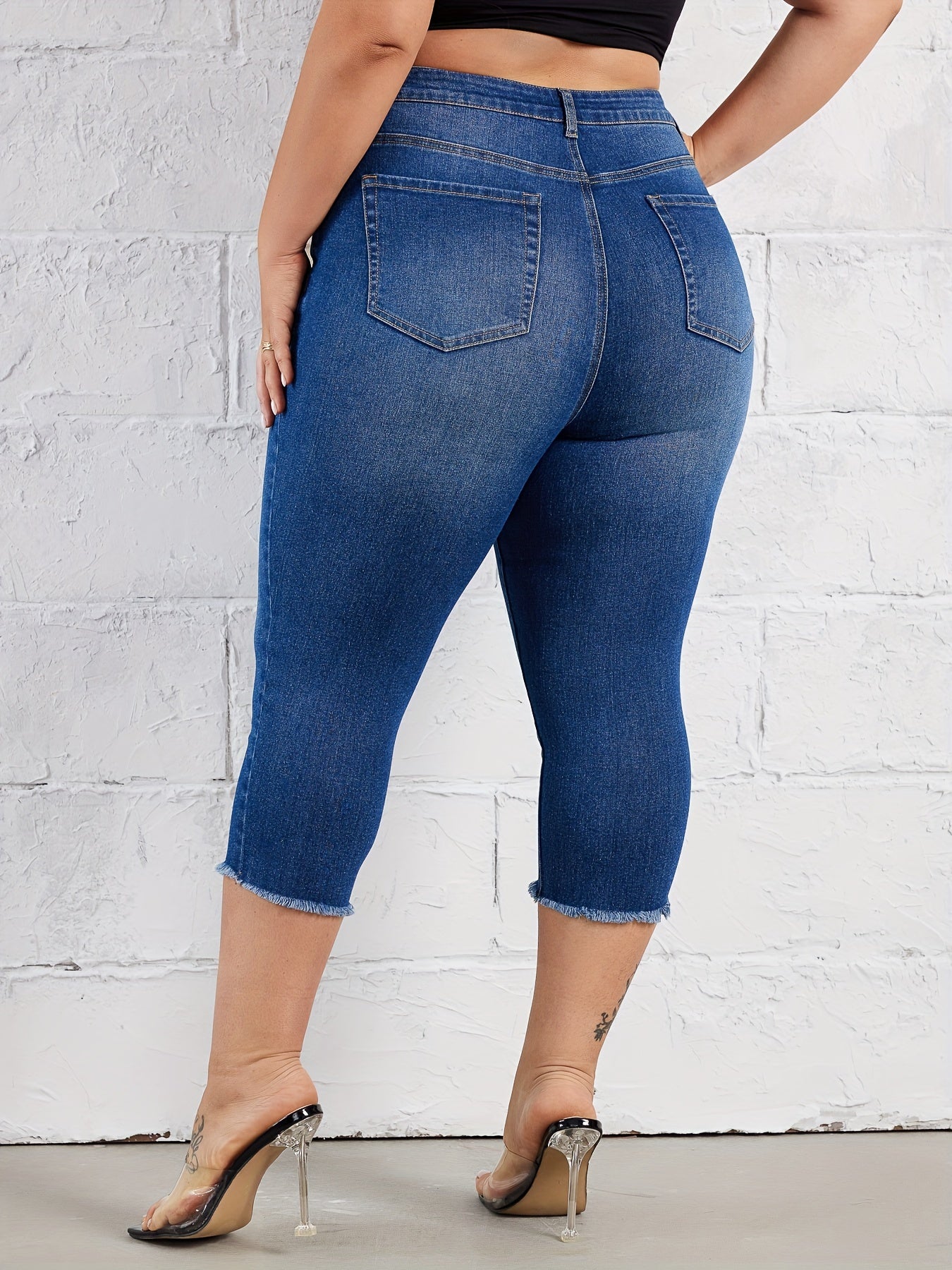 Calças Capri Elásticas para Mulheres - Estilo Urbano, Cor Sólida, Comprimento Médio com Bordas Desfiadas, Cintura Perforada e Zíper Interno, Ajuste Regular, Adequado para Todas as Estações