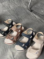 Sandálias Pretas Casuais de Verão para Mulheres | Cobertura Respirável em PU com Salto Plataforma Aberto e Dedo do Pé Livre | Tira Ajustável no Tornozelo com Fecho de Gancho e Laço | Salto Confortável em Cunha | Calçado Elegante para Praia da América do Norte e Europa, Sandálias com Tiras