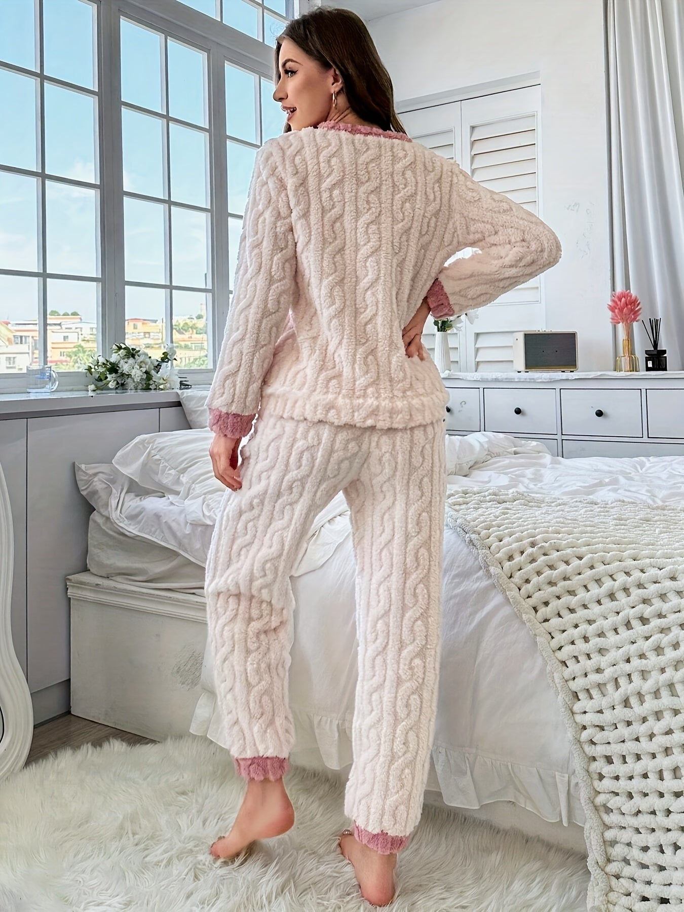 Conjunto de pijama casual grosso de jacquard com padrão de estrelas para mulher, com top de manga comprida e decote redondo e calças, ajuste confortável e relaxado para outono e inverno.