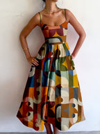 Vestido de alças finas ajustáveis com estampado geométrico retro colorido para férias boémias elegantes e jovens, com mangas curtas e comprimento médio, ideal para presente único e especial para o verão.