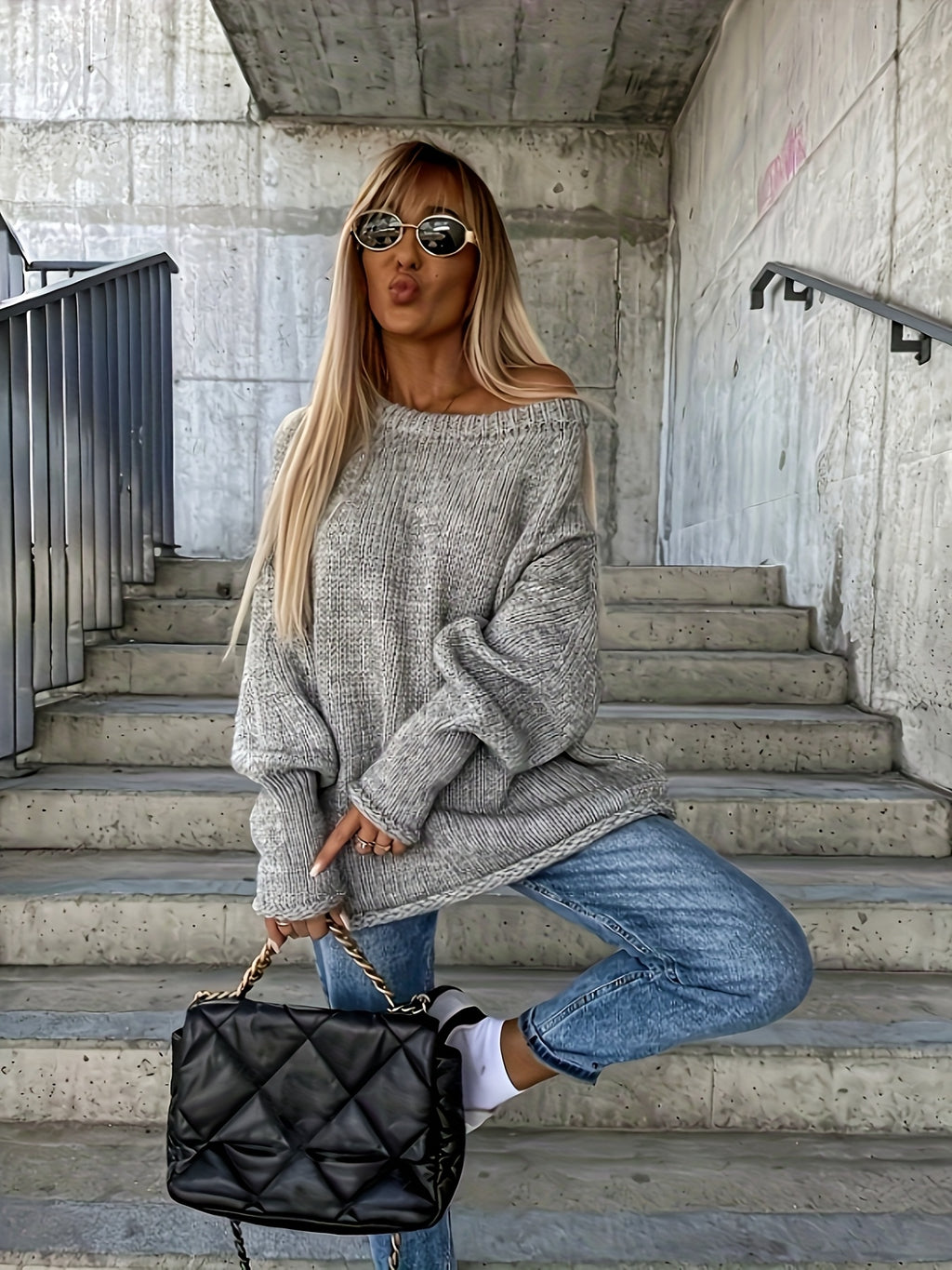 Blusa Plus Size Feminina de Ombro a Descoberto - Pulôver Solto e Estiloso para Outono/Inverno, Looks Casuais e Formais - Lavável à Mão, Moda Feminina, Tricô Moderno, Costura de Qualidade, Roupa de Escritório, Tecido Aconchegante, Top de Malha, Vestuário Invernoso