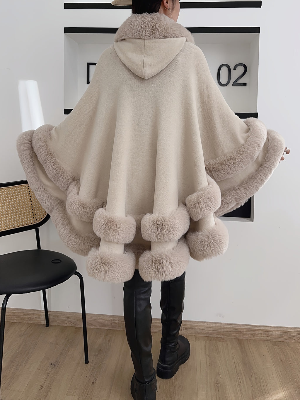 Cardigan com Capuz Estilo Cape Forrado em Pele Sintética para Mulheres - Casaco Grande e Aberto de Pelúcia Borgonha para Clima Frio, Elegância Inspirada no Oriente Médio, Somente Limpeza a Seco, Casacos de Inverno Femininos, Vestuário para Tempo Friíssimo, Roupa Externa Estilo Cape, Casaco de Tecido Luxuoso