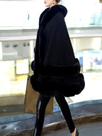 Cardigan com Capuz Estilo Cape Forrado em Pele Sintética para Mulheres - Casaco Grande e Aberto de Pelúcia Borgonha para Clima Frio, Elegância Inspirada no Oriente Médio, Somente Limpeza a Seco, Casacos de Inverno Femininos, Vestuário para Tempo Friíssimo, Roupa Externa Estilo Cape, Casaco de Tecido Luxuoso