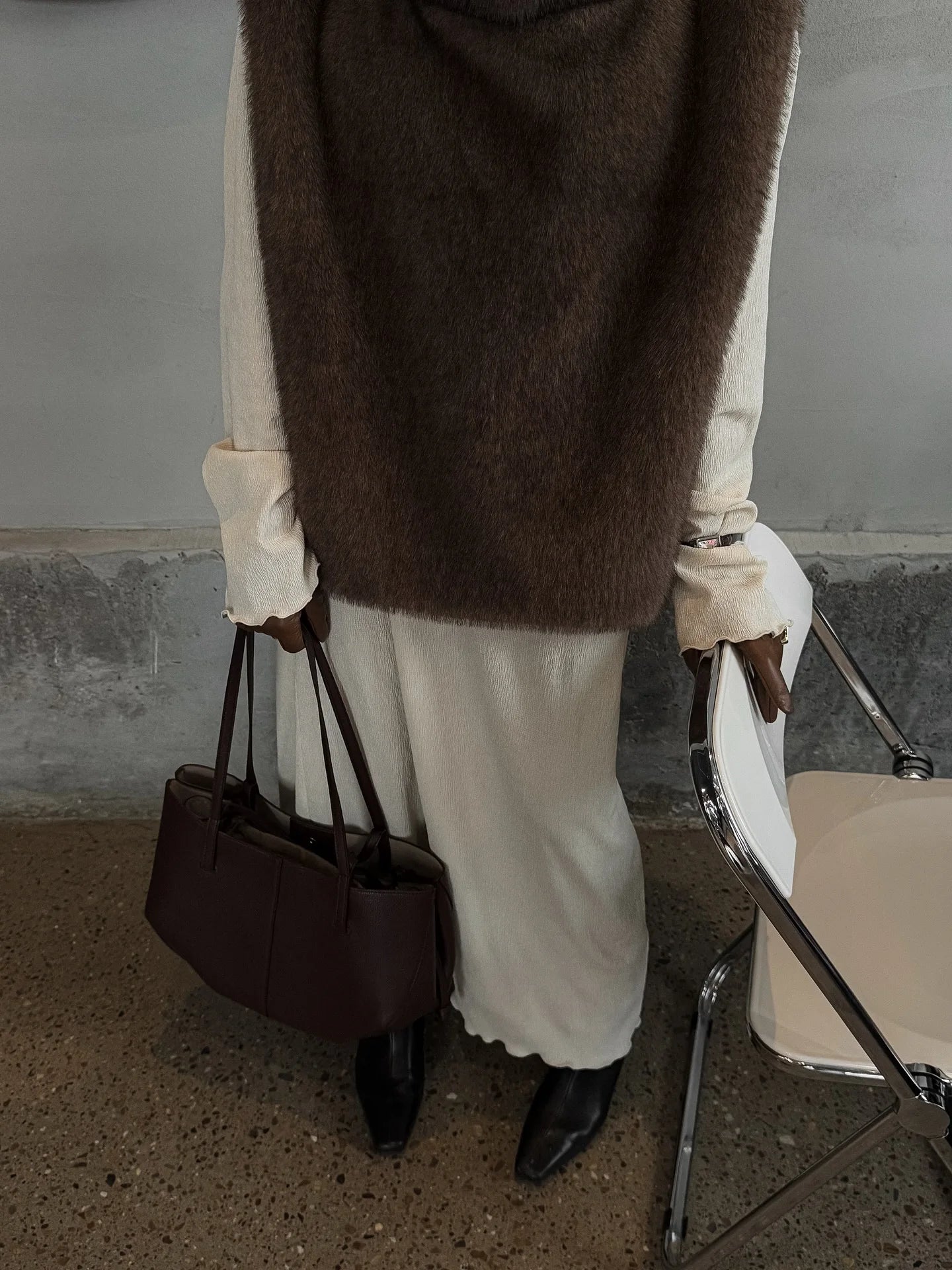 Chic Brown Faux Fur Vest Women's Casual Loose Fit Sleeveless Winter Warm Crop Waistcoat Lady High Street Thick Outerwear 2025