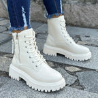 Botas de tornozelo com atacadores de inverno para mulheres com fecho lateral - Fácil de calçar/descalçar, sola de PVC antiderrapante, bico redondo e salto plano - Botas elegantes pretas e brancas para o dia a dia, escritório, eventos formais - Calçado para o frio para mulheres, botas de inverno para senhoras, calçado para o dia a dia, design de botas elegante, sola de PVC durável, vestuário de escritório, calçado elegante, forro confortável, mulheres conscientes da moda