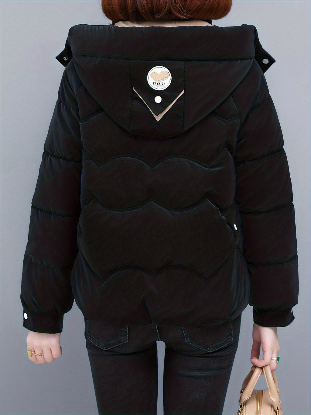 Jaqueta com Capuz de Inverno Feminina - Elegante Casaco Bege e Branco com Zíper e Design de Coração, Roupa Externa Quente de Poliéster para Looks Casuais ou Chiques, Jaqueta de Inverno