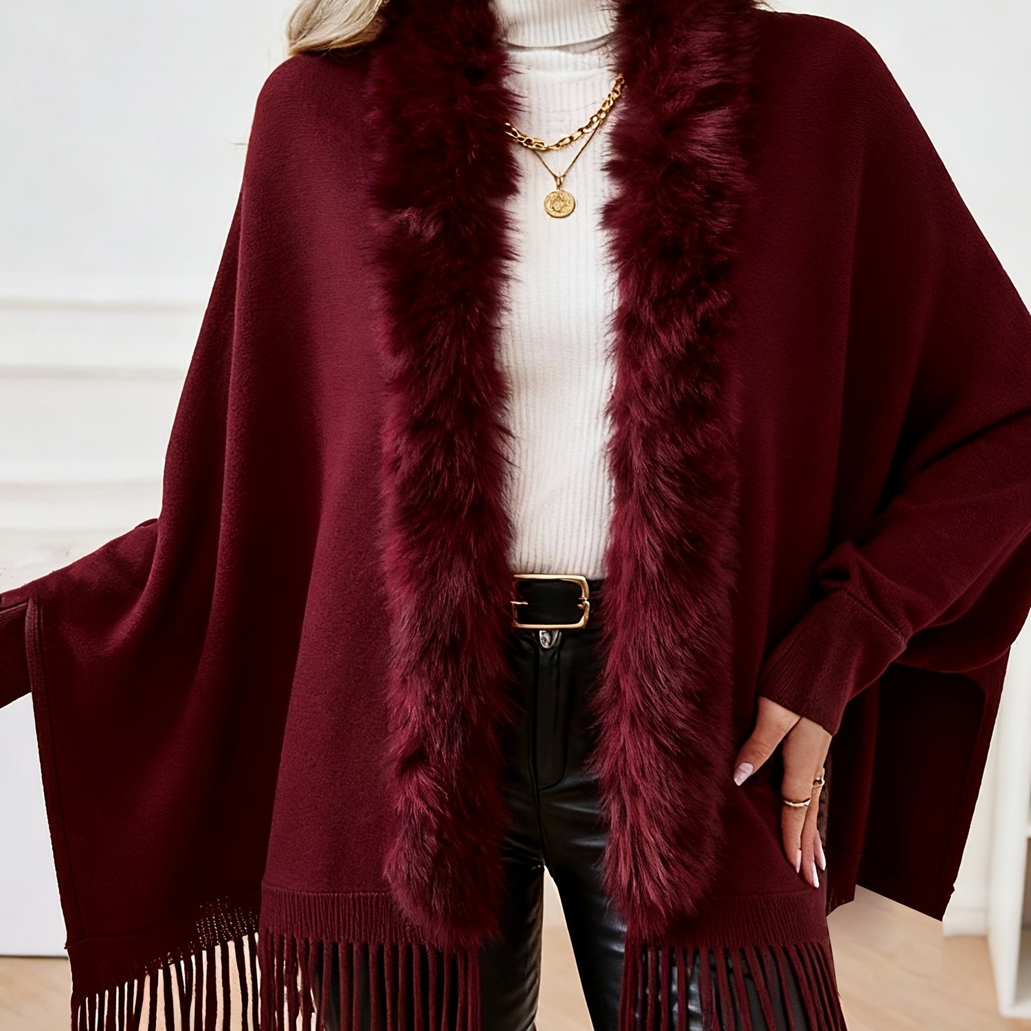 Elegant Faux Fur Collar Batwing Sleeve Poncho