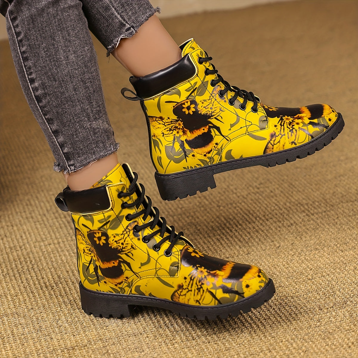 Botas curtas com estampado de abelha na moda para mulheres, botas de tornozelo com atacadores na moda, botas confortáveis para mulheres