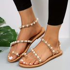 Sandálias Femininas com Tira no Tornozelo - Tira T com Contas Brancas, Sapatilha Aberta e Antiderrapante, Solado TPR e Parte Superior em Faux - Ideal para Casamentos na Praia, Festas e Eventos Boho - Calçado Elegante para Looks de Festa