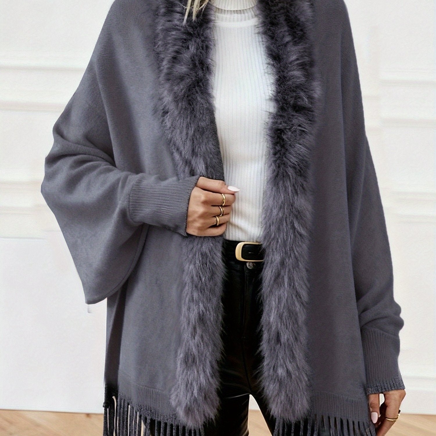 Elegant Faux Fur Collar Batwing Sleeve Poncho