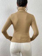 Top de corte alto de manga comprida para mulher - Mistura de poliéster preto elástico, corte casual chic com detalhe de botão, perfeito para outono/inverno, top casual chic|Estilo minimalista|Mistura de poliéster