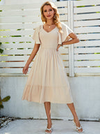 Vestido Midi Elegante Feminino em Bege com Decote V, Cintura Smock e Barra Ruffle - Modelo A-Line de Manga Curta, Poliéster Leve (Sem Elasticidade), Lavável na Máquina para Convidados de Casamento, Looks Profissionais ou Primavera, Verão/Outono - Tecido Sob Medida