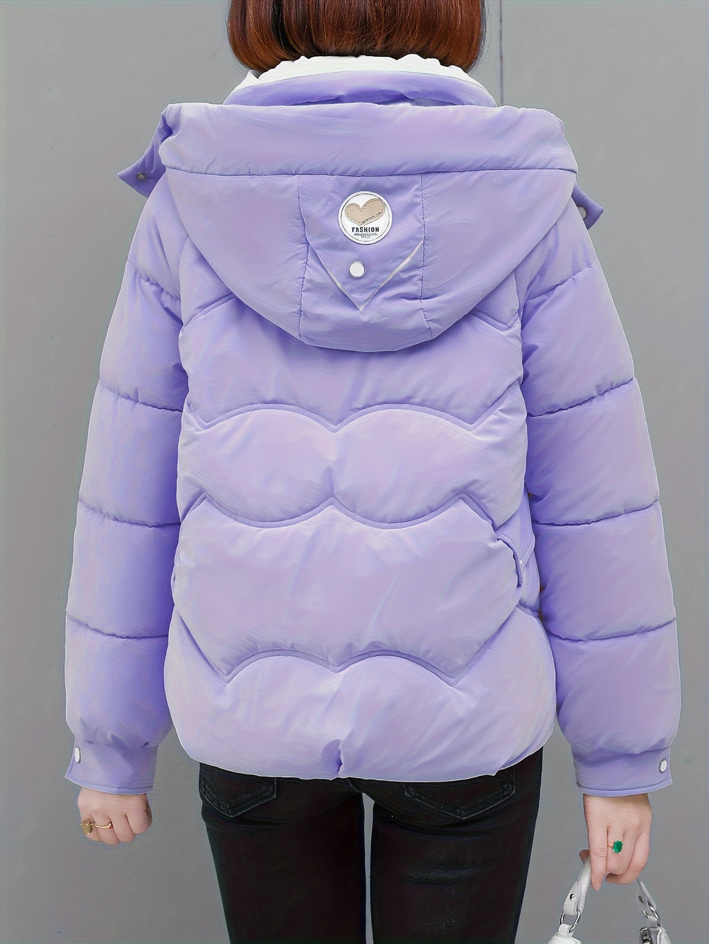 Jaqueta com Capuz de Inverno Feminina - Elegante Casaco Bege e Branco com Zíper e Design de Coração, Roupa Externa Quente de Poliéster para Looks Casuais ou Chiques, Jaqueta de Inverno