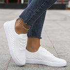 Tenis de Malha Respirável para Mulheres - Brancos, Baixos com Cadarço e Bico Redondo Confortáveis para Caminhada com Sola de Borracha Durável para Uso Casual & Atlético Leve, Sapatos Versáteis, Design Minimalista, Construção Flexível, Compradores Style Enthusiasts
