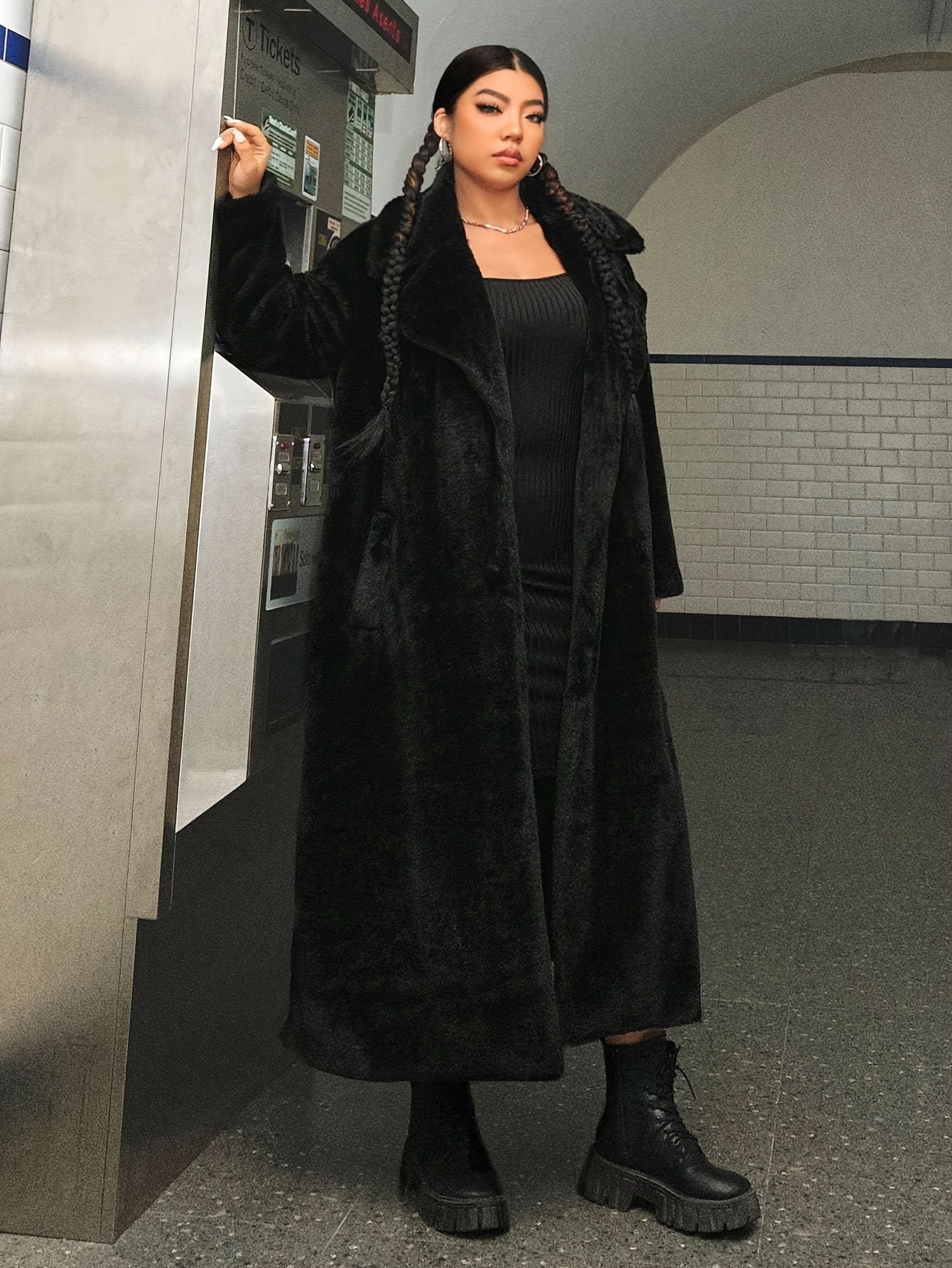 Casaco de pelo falso de cor sólida de tamanho grande, elegante casaco comprido com gola de lapela e mangas compridas para o outono e inverno, roupa de tamanho grande para mulher