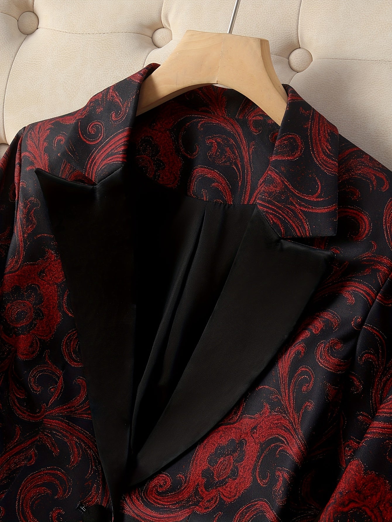 Blazer de Seda com Estampa Paisley Vermelha e Preta Elegante para Mulheres - Manga Comprida, Fechamento Simples com Lapela Entalhada, Jaqueta Versátil para Todas as Estações, Vestuário Formal, Estilo Sophisticado, Tecido de Alta Qualidade