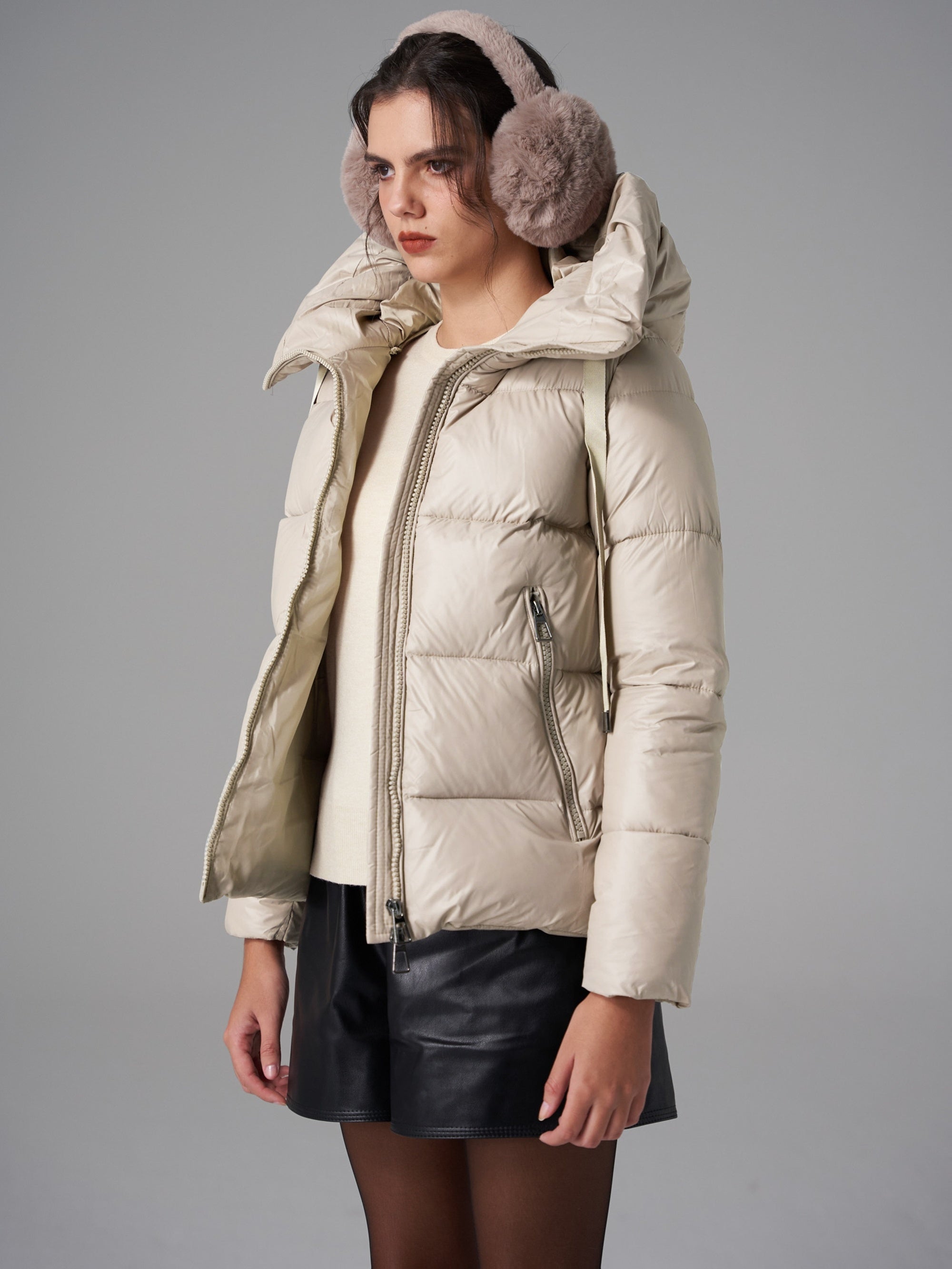 Casaco de Puffer Leve para Mulheres - Elegante Casaco Cortado Branco com Capuz e Bolsos com Zíper Duplo, Mangas Longas e Cordão Ajustável, Perfeito para Outono e Inverno, Estilo Casual, Roupa de Inverno Casual | Casaco de Capuz Elegante | Capuz com Cordão Ajustável