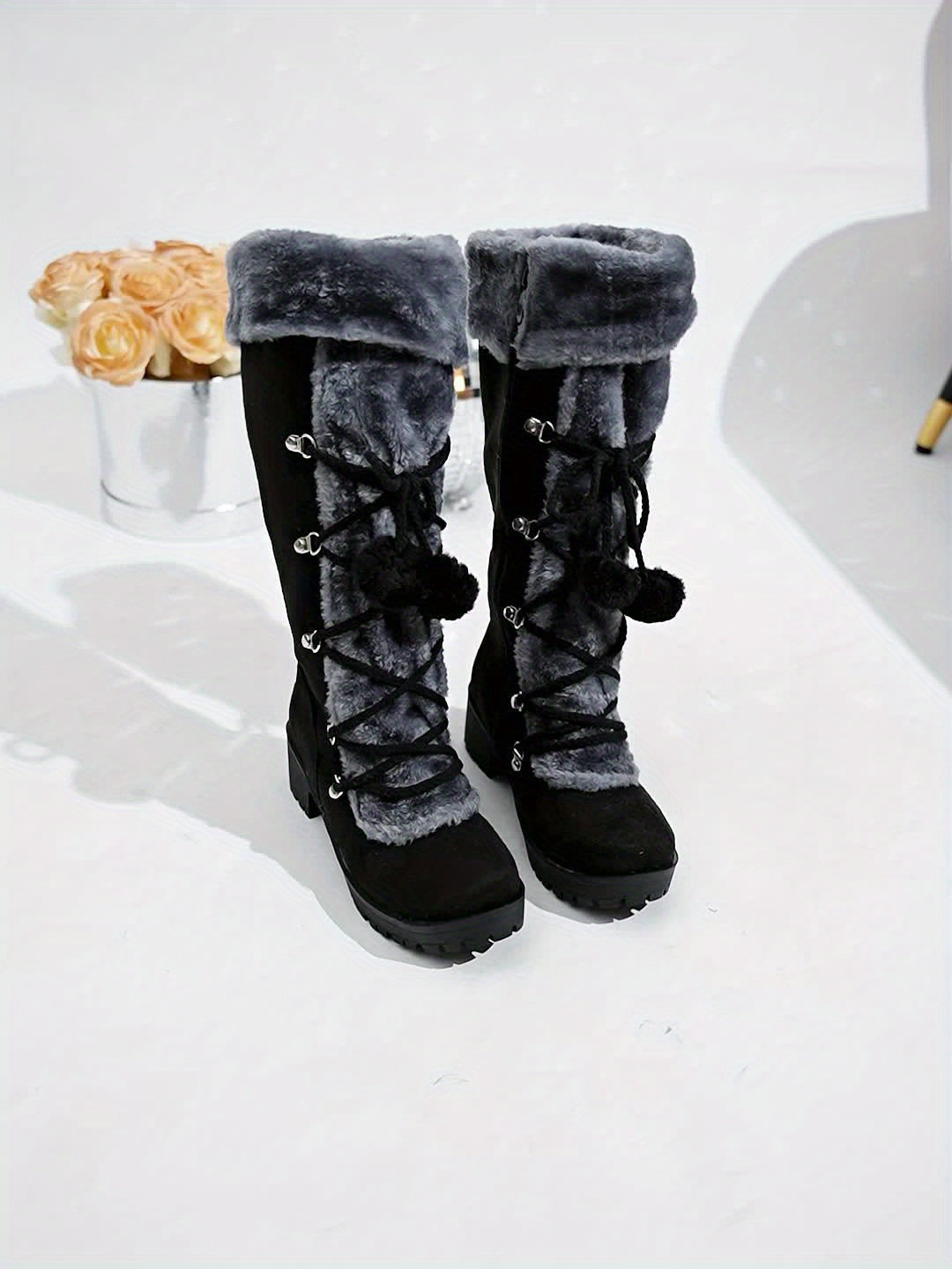 Botas de Inverno Elegantes para Mulheres com Forro de Pele Sintética - Botas de Cano Médio Aconchegantes com Salto Grosso, Detalhes de Pompom e Zíper Lateral | Botas Térmicas Isoladas para Clima Frio, Botas de Inverno