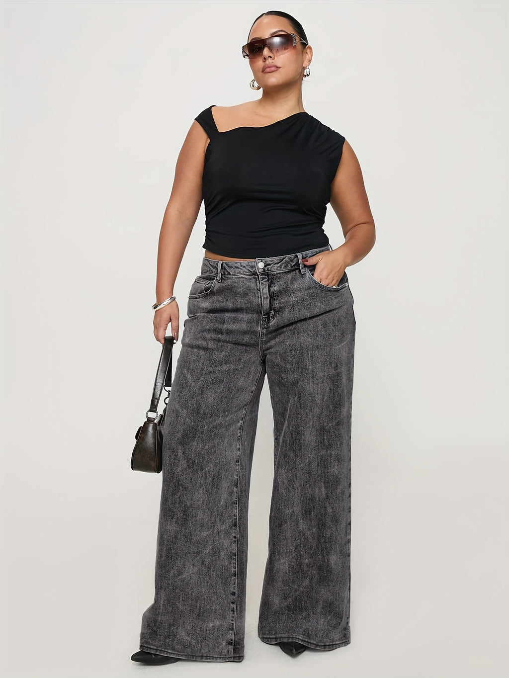 Jeans de ganga de tamanho grande para mulher, calças de perna larga cinzentas modernas e fashion para estilo europeu e americano, confortáveis e versáteis.