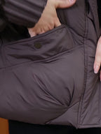 Casaco de Inverno Feminino com Gola em Pele Sintética, Acolchoado Curto Estiloso e Jovem para Looks Descontraídos