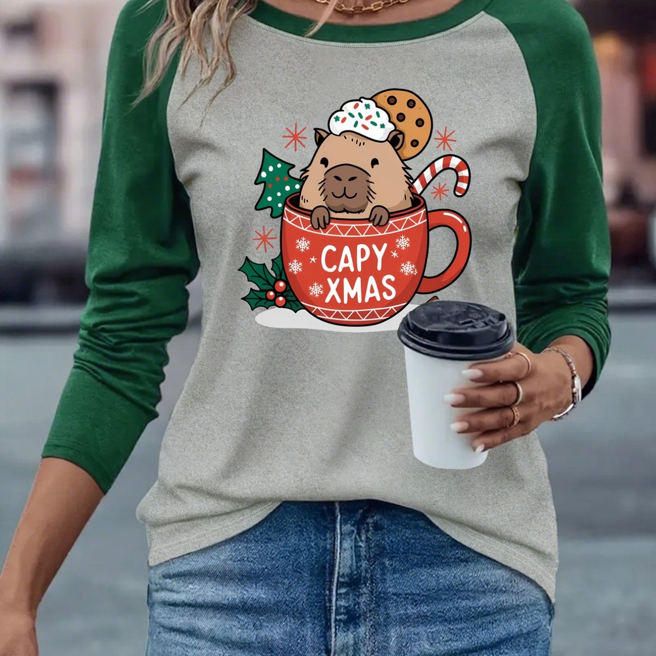 Chic Capybara Print Women's T-Shirt - Casual Elegance